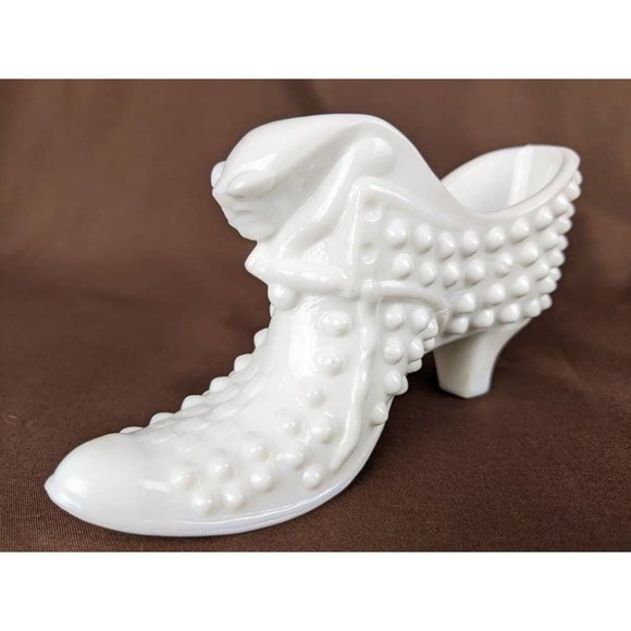 Vintage Fenton White Milk Glass Hobnail Slipper Shoe with Draping Cat Head - Picture 6 of 7